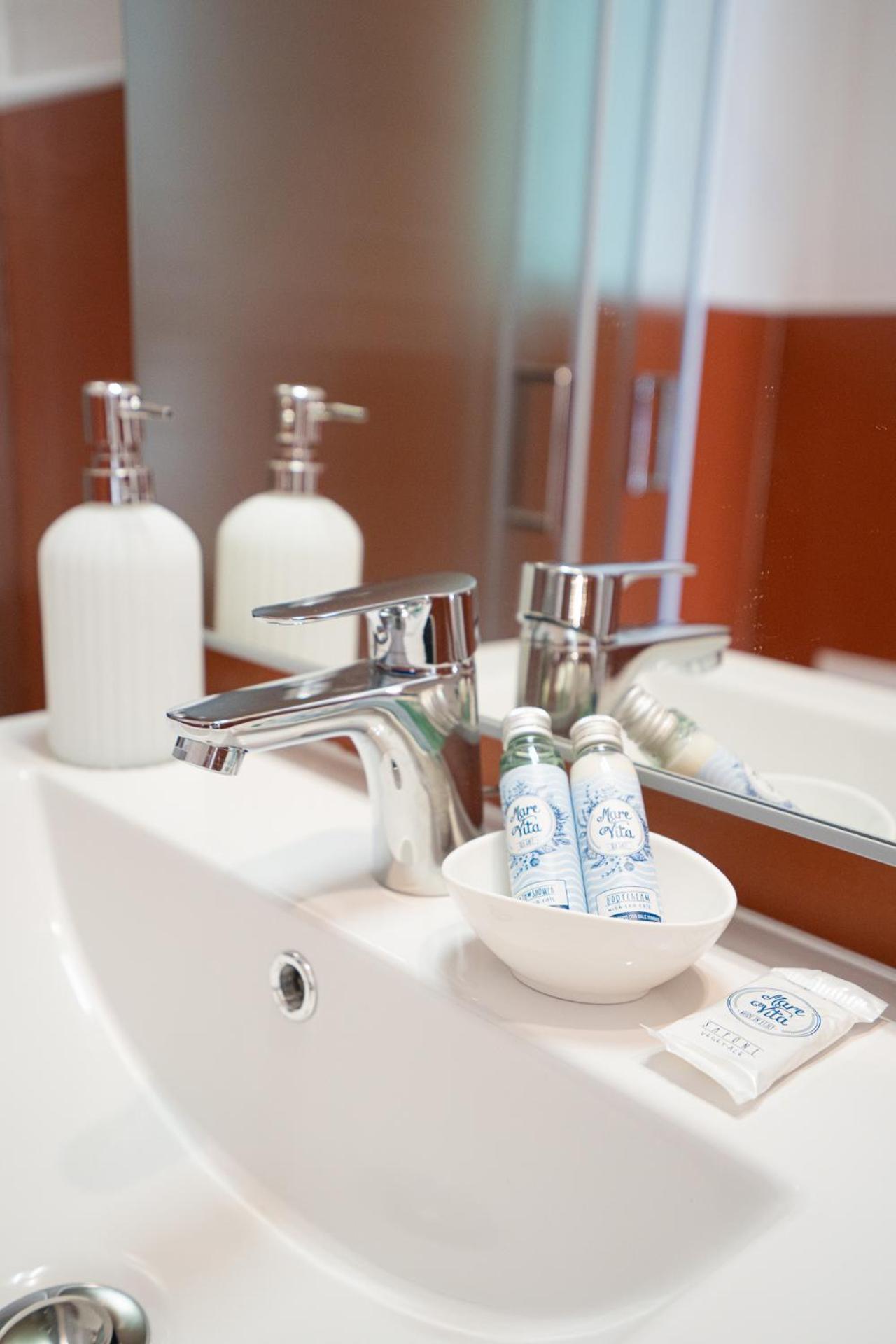 Ambra Holiday Rooms - Rooms & Beach San Teodoro  Ngoại thất bức ảnh